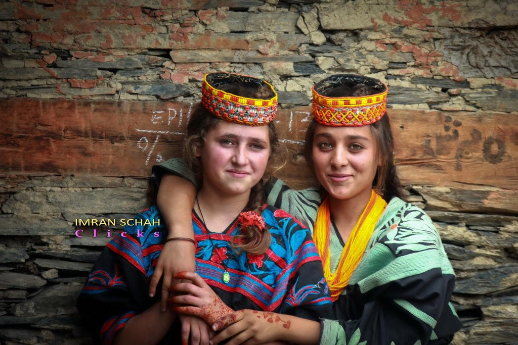 Việc một người đạt qua ngưỡng 100 tuổi là điều khá ít gặp. Tuy nhiên, câu chuyện này vẫn diễn ra như "cơm bữa" với cộng đồng khoảng 87.000 người sống ở vùng núi phía bắc Pakistan. Họ thuộc bộ tộc Hunza, những người được biết đến với tuổi thọ trung bình 120, có thể chạm ngưỡng 160. Ảnh: Roundup.