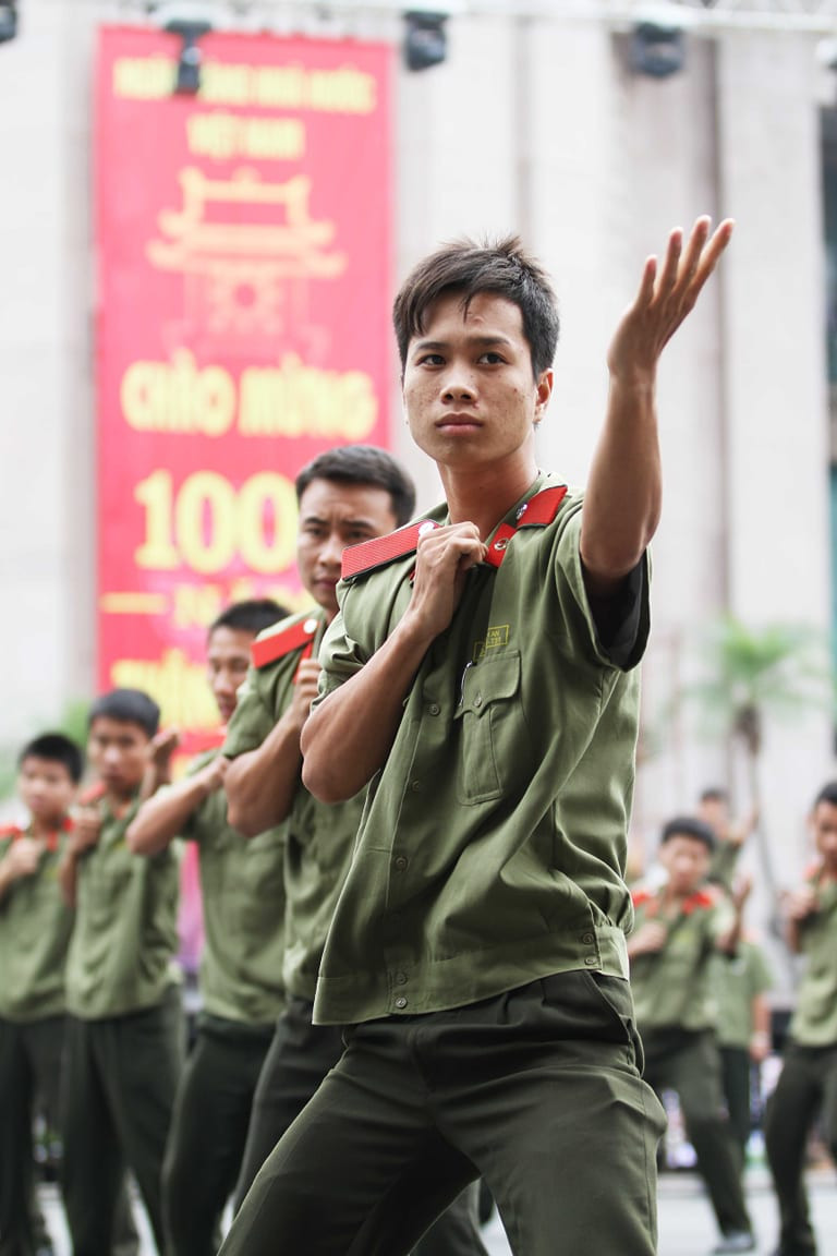 Đại lễ 1000 năm Thăng Long - Hà Nội cũng là dịp để các lực lượng chức năng phô diễn tài năng trong các bài biểu diễn võ thuật.