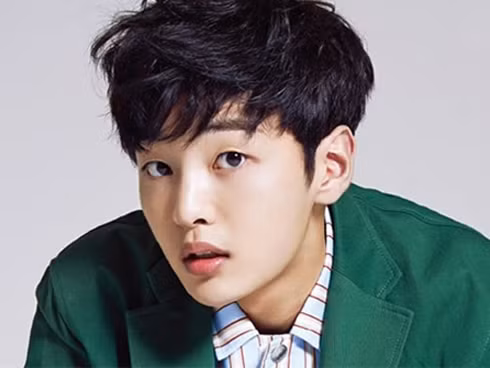  Tuổi Mùi: Mùi được quý nhân nâng đỡ. Hãy nhân cơ hội này làm việc thật tốt, khẳng định bản thân hoàn toàn xứng đáng với vị trí lãnh đạo. Tình yêu không ổn, bạn nên gác lại chuyện tình cảm này. Đây không phải là dịp để yêu thương ai đó đâu, chỉ cần bạn chăm chỉ luyện tập thể dục thể thao, đầu tư ngoại hình một chút thì sớm thôi nhiều người sẽ đổ gục dưới chân bạn. Màu sắc may mắn: Màu trắng, đỏ. Con số may mắn: 7, 9. Quý nhân phù trợ: Thìn, Ngọ.