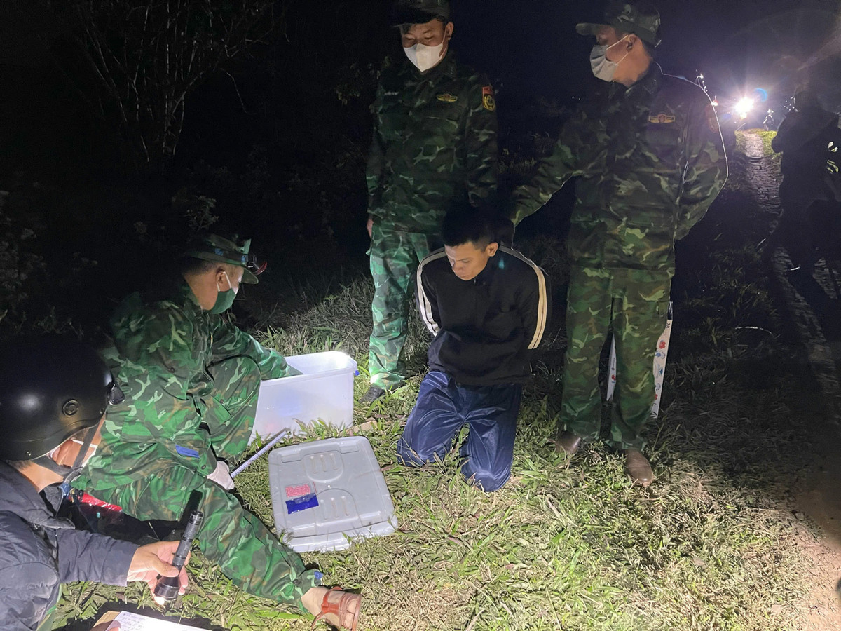 BDBP Quang Tri lien tiep bat cac doi tuong buon lau, ma tuy