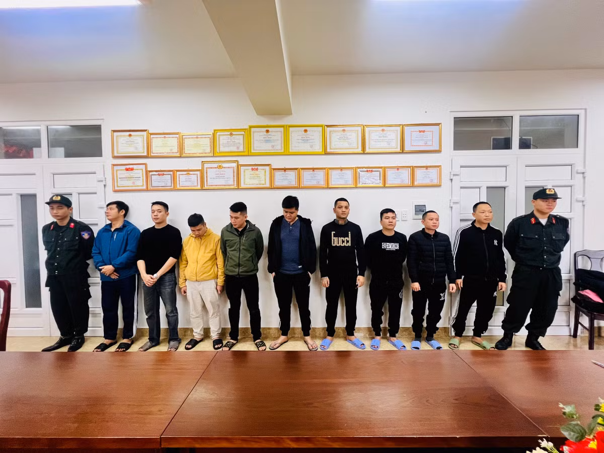 Phá đường dây cá độ bóng đá với số tiền hơn 300 tỷ đồng Pha duong day ca do bong da voi so tien hon 300 ty dong