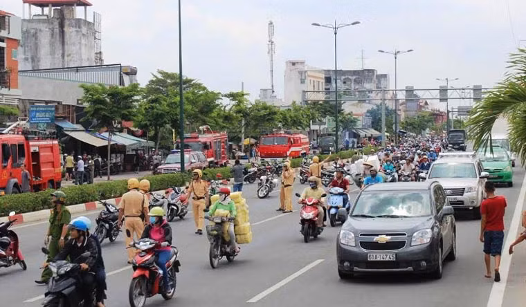 Chay du doi tren duong noi o dep nhat Sai Gon