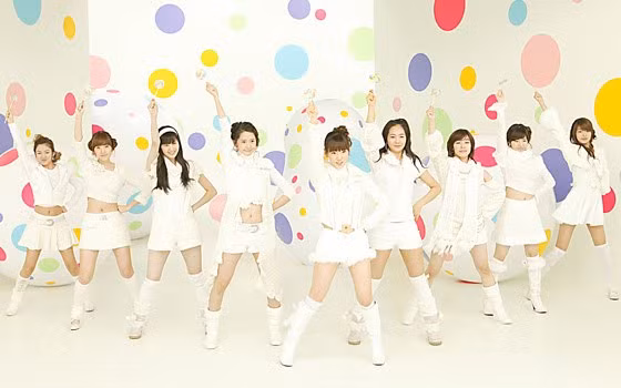 1 năm sau đó, 2008, có lẽ là một năm đen tối của những cô gái SNSD khi phải hứng chịu hàng loạt những lời lăng mạ của anti-fan. Thế nhưng, sau đó, những cô gái đã mang về được giải thưởng đầu tiên của nhóm trên Music Bank nhờ ca khúc "Kising you".