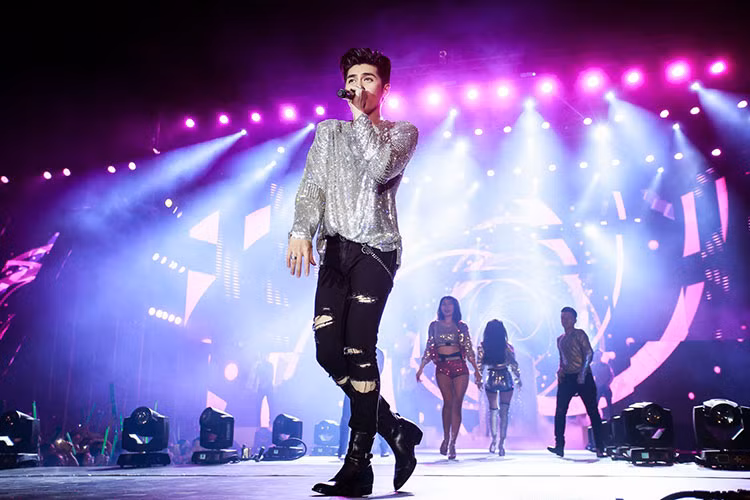 Dưới bàn tay đạo diễn của nhạc sĩ Hồ Hoài Anh, đêm nhạc của Noo Phước Thịnh cô đọng, xúc tích và là một bức tranh âm nhạc nhiều màu sắc, chất lượng.