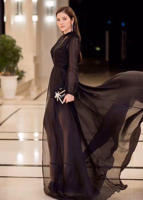 Hình ảnh đẹp kiêu sa của Lý Nhã Kỳ trong vòng thi Bán kết Miss Grand International 2017.