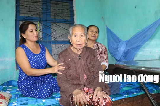 Cụ Mận trở về sống vui vẻ bên con cháu.