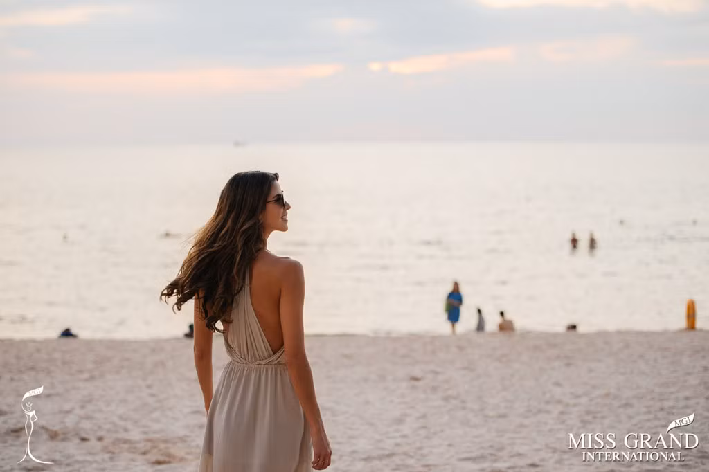 Ngoài ra, người đẹp 27 tuổi cho biết cô rất yêu đất nước, văn hóa Việt Nam và châu Á, đặc biệt là sự thân thiện và nồng ấm của con người. Bởi vậy, nếu có cơ hội, cô muốn được trở lại Việt Nam.