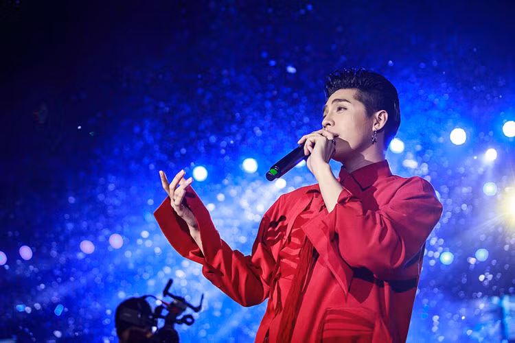 Các ca khúc này một phần được Noo Phước Thịnh giữ nguyên bản phối cũ như Chợt thấy em khóc, Đổi thay, còn lại đều được nam ca sĩ đầu tư những bản phối mới với giai điệu sôi động.