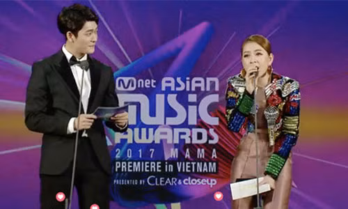 Chi Pu hat tieng Han tai MAMA bi hut hoi, khan gia phan doi