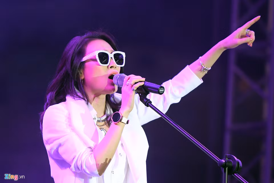 Sau showcase tại Hà Nội, Mỹ Tâm sẽ tiếp tục cùng ê-kíp mang album Tâm 9 ra Đà Nẵng vào ngày 17/12. Chương trình sẽ diễn ra tại công viên biển Phạm Văn Đồng vào lúc 19h. Trước đó, cô cũng sẽ có buổi giao lưu và ký đĩa với người hâm mộ vào lúc 17h, sau khi đĩa được mở bán từ 15h.