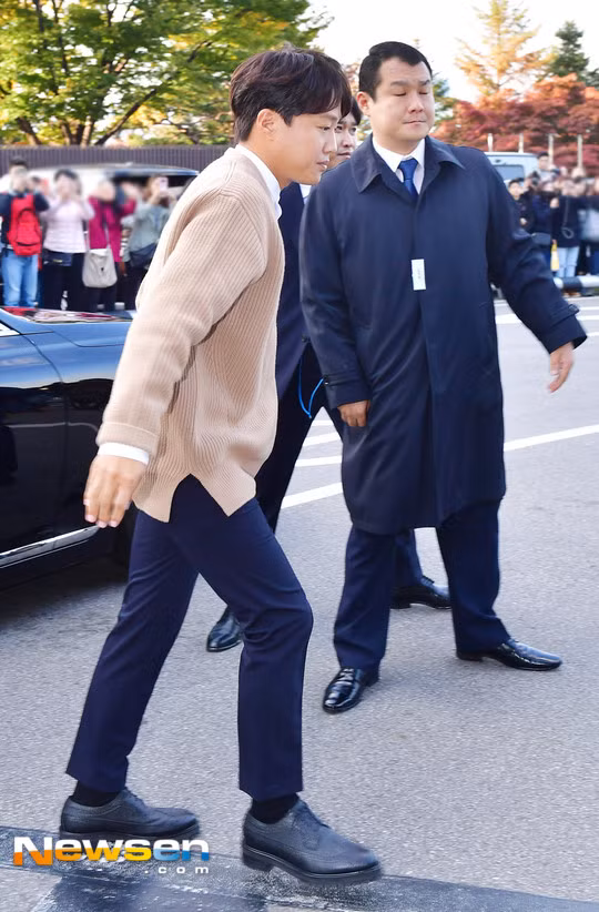 Nhieu sao du cuoi Song Hye Kyo ve som toi vieng Kim Joo Hyuk-Hinh-2