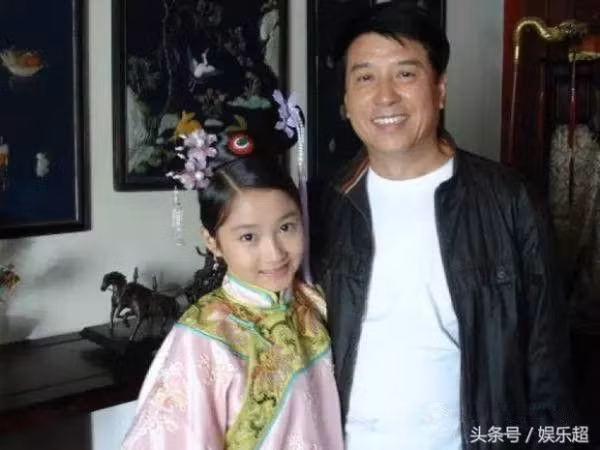 Do tai sac Dich Le Nhiet Ba va Quan Hieu Dong-Hinh-6