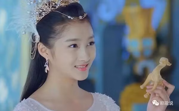 Do tai sac Dich Le Nhiet Ba va Quan Hieu Dong-Hinh-8