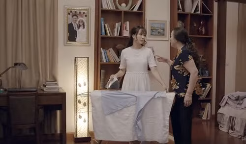 Mẹ Dung khuyên con gái nên cẩn thận vì nếu chuyện Phong là tình cũ vỡ lở thì "mày chỉ có nước ra đường".