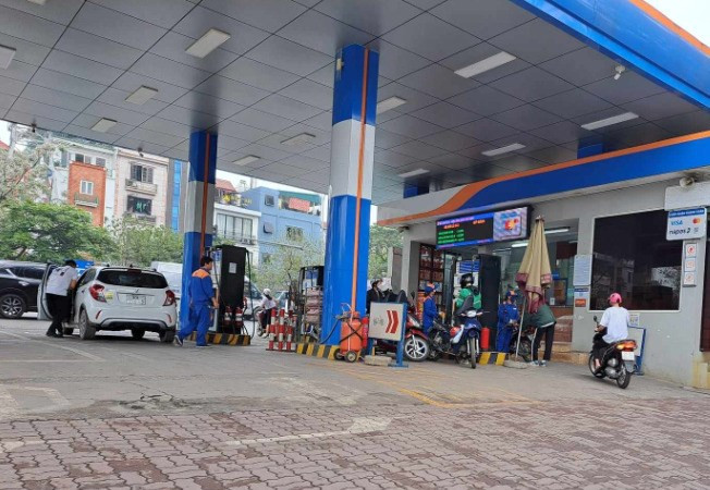 Gia xang hom nay 19/4: Giam den khi nao?