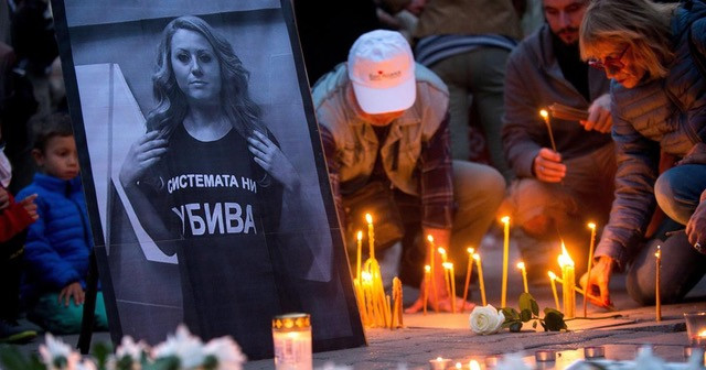 Ca the gioi suc soi vi cai chet bi an cua hai nha bao