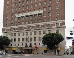 Otton tử vong ngay lập tức. Tuy nhiên, người phụ nữ 27 tuổi này còn gây ra cái chết của một khách qua đường khi ấy có tên George Gianinni, 65 tuổi. George tử vong do bị Pauline rơi trúng.