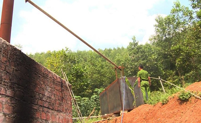 Bat qua tang co so mua dau nhot thai ve tai che roi ban ra thi truong