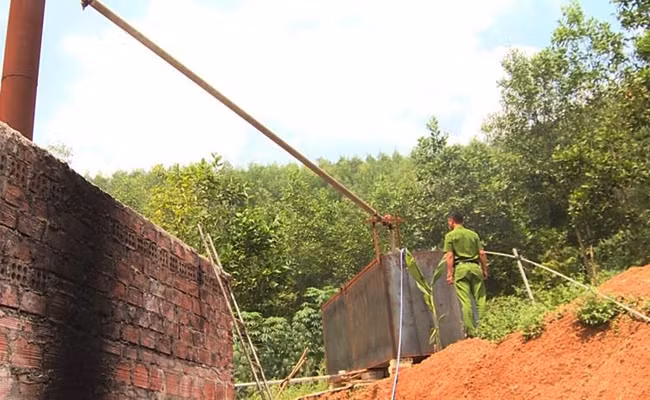 Bat qua tang co so mua dau nhot thai ve tai che roi ban ra thi truong