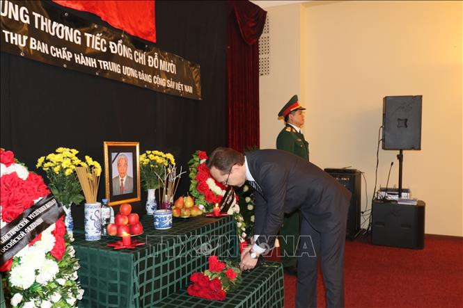 Trang trong to chuc Le vieng nguyen Tong Bi thu Do Muoi tai nhieu nuoc chau Au-Hinh-2