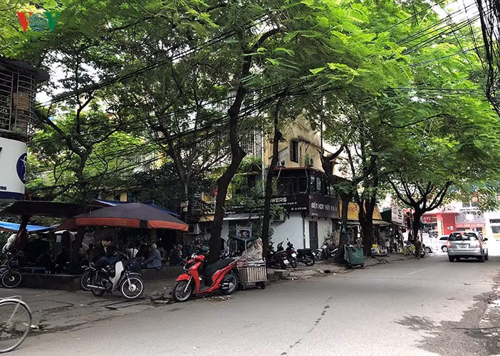 Nhech nhac san choi cac khu tap the cu o Ha Noi