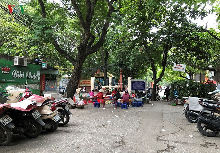 Các hàng ăn sáng.