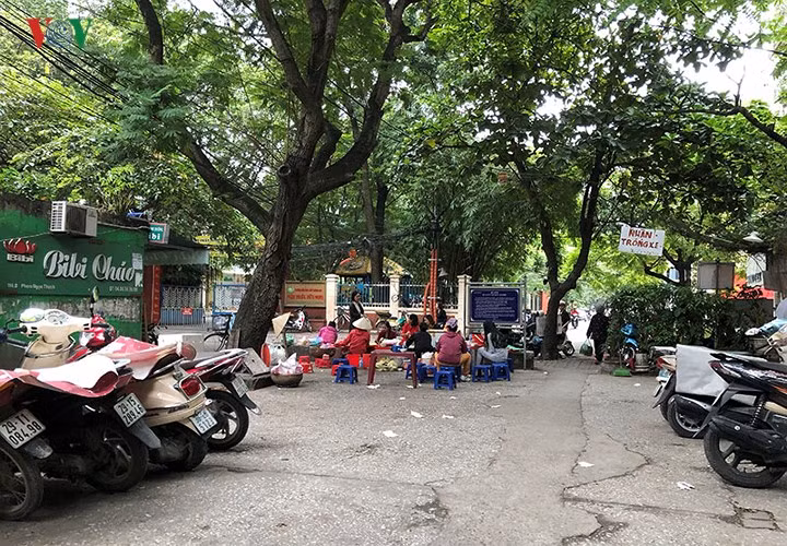 Các hàng ăn sáng.