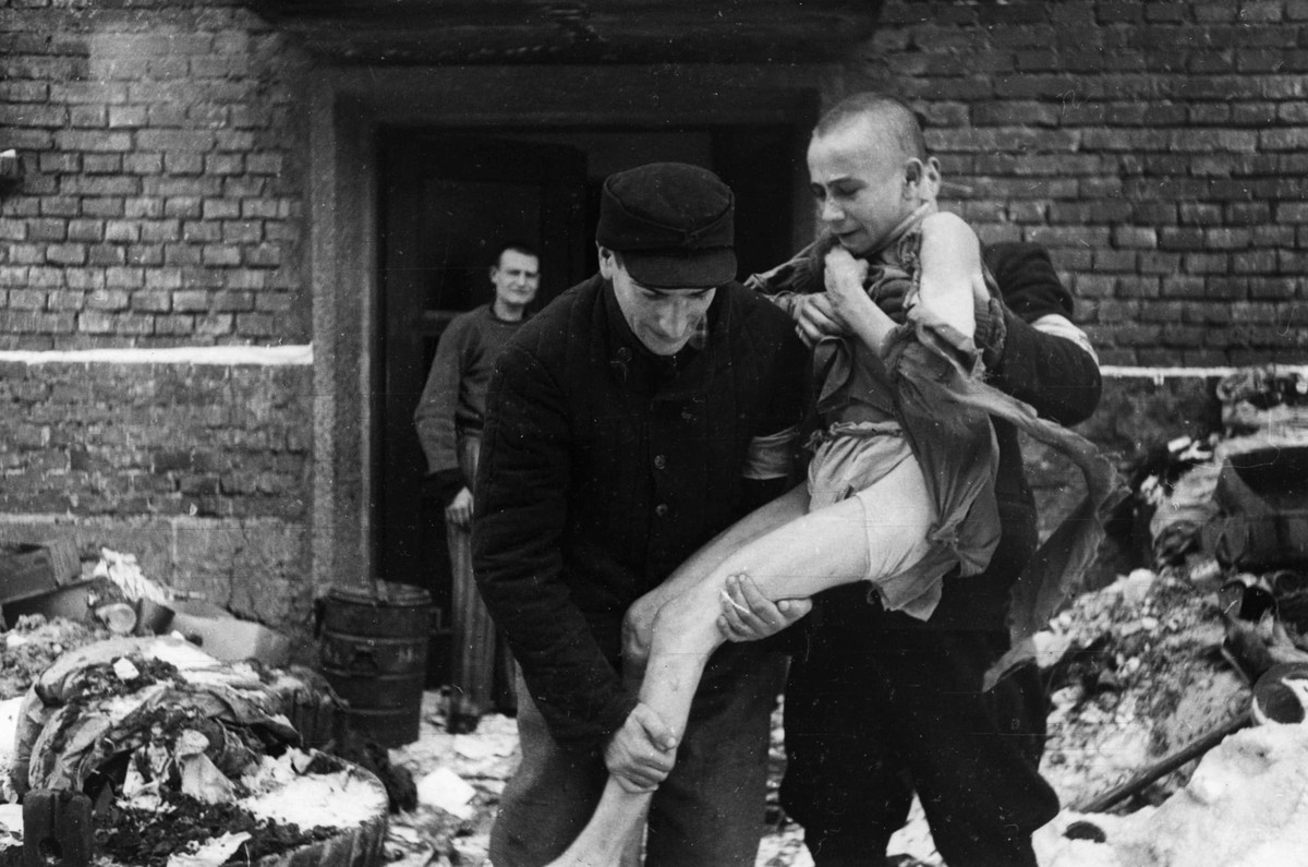 Nhiều trẻ em Do Thái cũng bị đưa đến các trại tập trung khét tiếng của Đức quốc xã. Thậm chí, nhiều em trở thành nạn nhân của các thí nghiệm phi nhân tính.