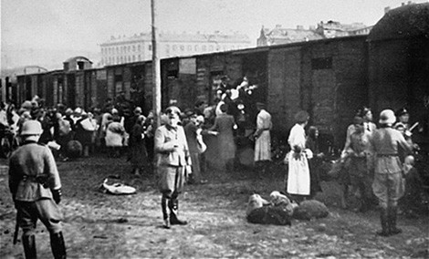 Vào ngày 14/10/1943, hàng trăm tù nhân Do Thái tại đây đã đào thoát khỏi trại tập trung này và giết chết 11 sĩ quan, lính canh Đức quốc xã.