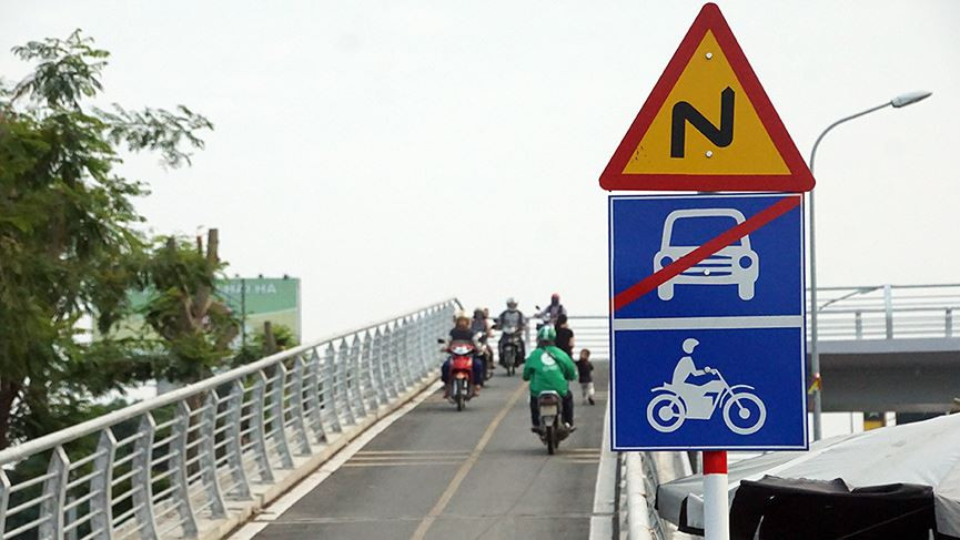 Đây là công trình phục vụ nhu cầu qua lại của người dân trong khu vực cũng như cán bộ, nhân viên của khu công nghiệp lân cận.