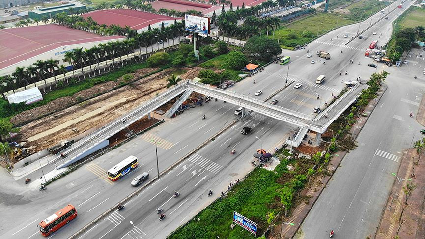 Mang hình dáng chữ "Z" do BQL dự án đầu tư xây dựng công trình giao thông TP Hà Nội làm chủ đầu tư với tổng kinh phí trên 18 tỷ đồng. Diện tích dành cho dự án là 860m2 với phần cầu bắc ngang đường Võ Văn Kiệt có chiều dài 60m.