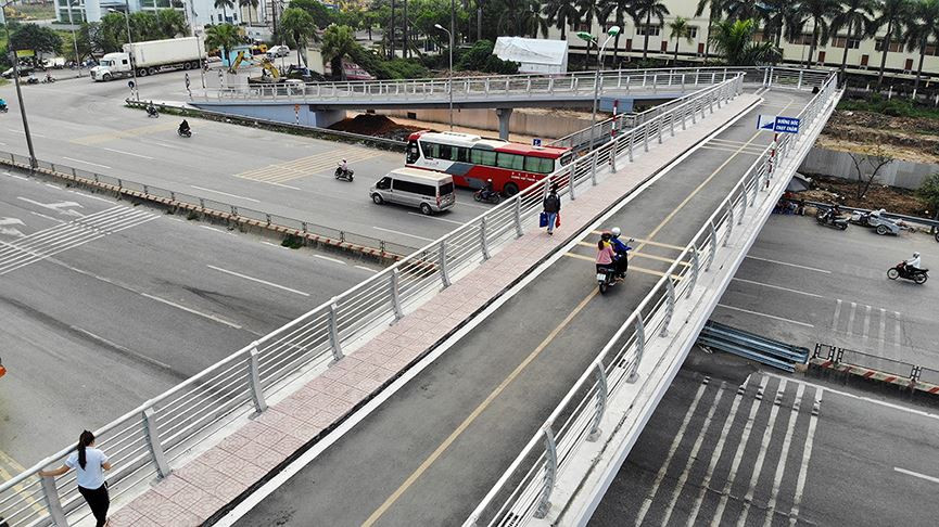 Cầu được khởi công xây dựng vào cuối năm 2017 nhưng đến tháng 10.2017 mới chính thức đưa vào khai thác sử dụng.