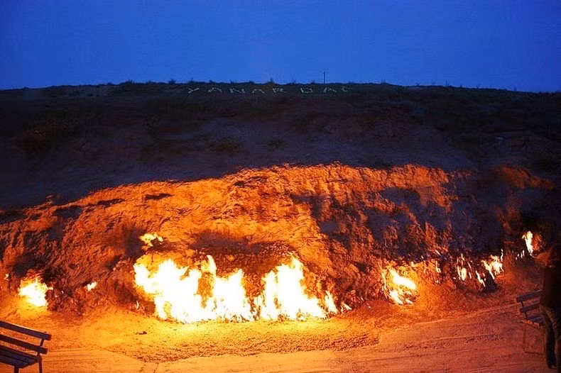 Su that ngo ngang ve ngon nui bat tu ruc lua ca tram nam