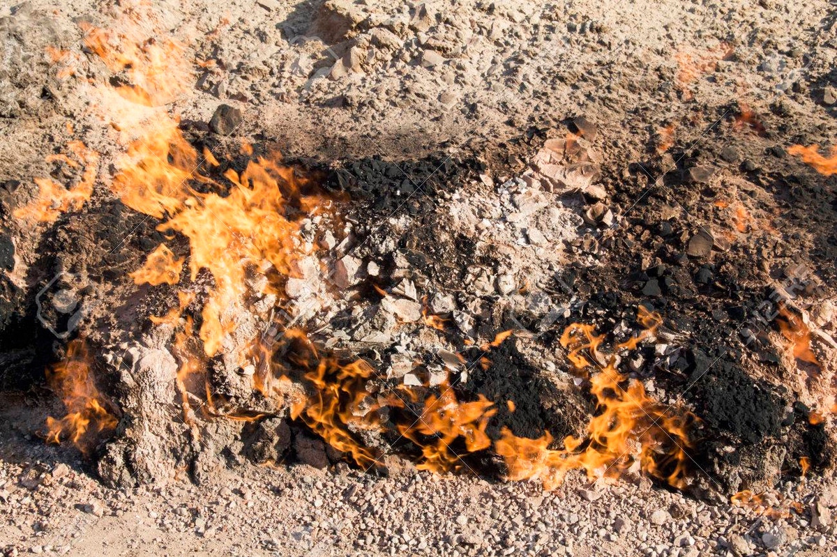 Kết quả nghiên cứu cho thấy Yanar Dag nằm trên một nguồn khí gas tự nhiên khổng lồ. Đây được cho là nguyên nhân khiến ngọn núi này quanh năm bốc cháy mà không bao giờ tắt. Mời độc giả xem video: Ngọn núi nổi tiếng nhất lịch sử điện ảnh xuất hiện trong phim Kong: Đảo đầu lâu (nguồn: VTC14)