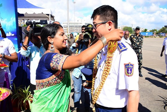 Khoanh khac an tuong tau CSB Viet Nam tham An Do-Hinh-3