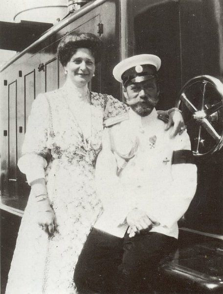 Một lần nữa, giấc mơ của Hoàng hậu Alexandra trở thành sự thật. Mặc dù nhìn thấy trước tương lai nhưng Hoàng hậu Alexandra không thể làm điều gì để có thể thay đổi kết cục của bản thân và gia đình.