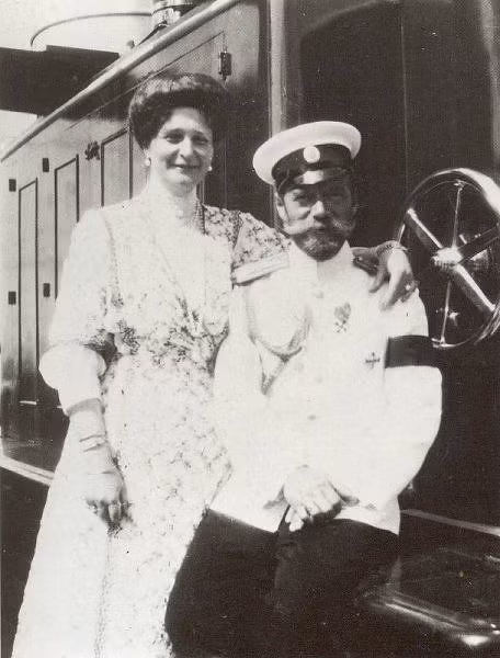 Một lần nữa, giấc mơ của Hoàng hậu Alexandra trở thành sự thật. Mặc dù nhìn thấy trước tương lai nhưng Hoàng hậu Alexandra không thể làm điều gì để có thể thay đổi kết cục của bản thân và gia đình.