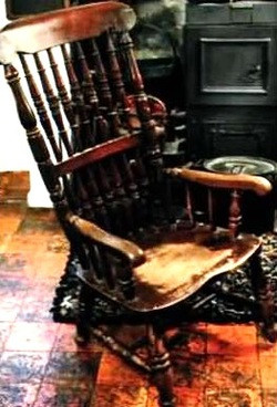 Căng thẳng lên đến đỉnh điểm khi Busby nhìn thấy cha vợ ngồi lên chiếc ghế yêu thích trong quán rượu mà gã thường lui đến. Chính điều này đã khiến Busby ra tay tàn độc giết hại bố vợ.