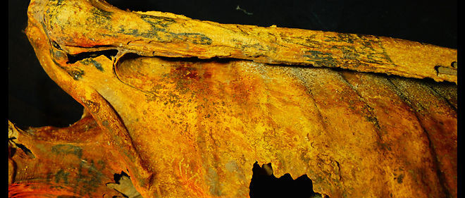 Do xác ướp có niên đại hàng ngàn năm tuổi nên da của người phụ nữ chuyển sang màu sẫm. Vì vậy, các chuyên gia không thể nhìn rõ các hình xăm bằng mắt người.