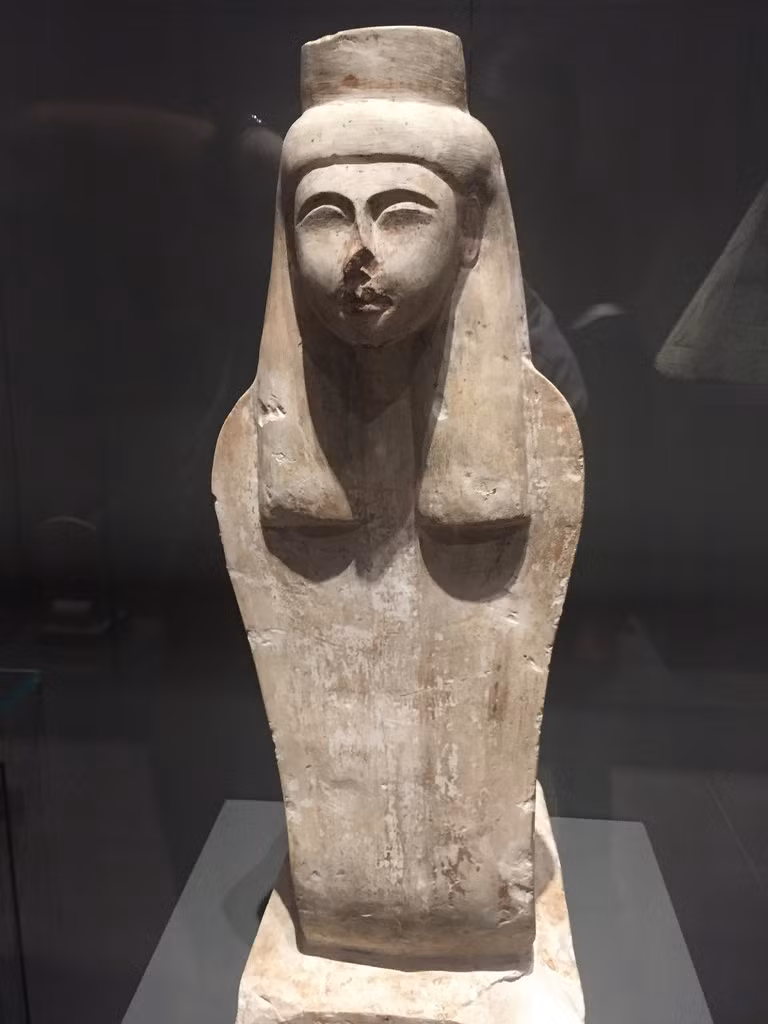 Đồng thời, nữ thần Meretseger sẽ làm mù mắt hoặc phun nọc độc rắn vào bất cứ kẻ nào dám xâm phạm các lăng mộ ở Thung lũng các vị vua.