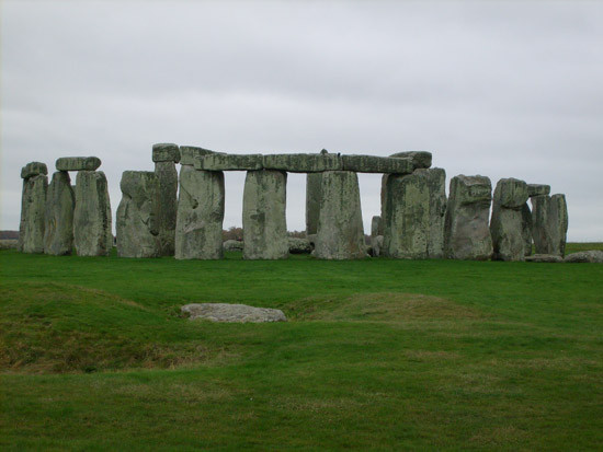 Tuy nhiên, có nhà khoa học nhận định bãi đá cổ Stonehenge được tạo nên để đánh dấu những thời điểm, sự kiện quan trọng trong năm.
