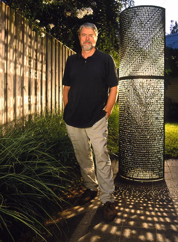 Các chuyên gia phát hiện WW dùng để chỉ William Webster - cựu giám đốc CIA năm 1990 và tọa độ trong thông điệp này chính là vị trí trụ sở của CIA.