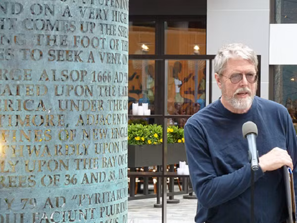 Thông điệp thứ hai của Kryptos là: “Nó hoàn toàn vô hình. Làm cách nào để được như vậy? Họ sử dụng từ trường Trái đất. Thông tin được thu thập và chuyển đi dưới lòng đất tới một địa điểm chưa xác định. Liệu Langley có biết được điều này? Họ nên biết: Nó được chôn cất ở đâu đó ngoài kia. Ai biết đích xác vị trí? Chỉ có WW. Đây là thông điệp cuối cùng của ông ấy: 38 độ Bắc 57 phút 6,5 giây, 77 độ Tây 8 phút 44 giây. ID theo hàng”.