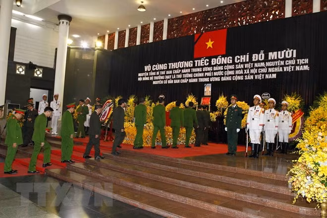 Tren 1.500 doan trong nuoc, quoc te vieng nguyen Tong Bi thu Do Muoi