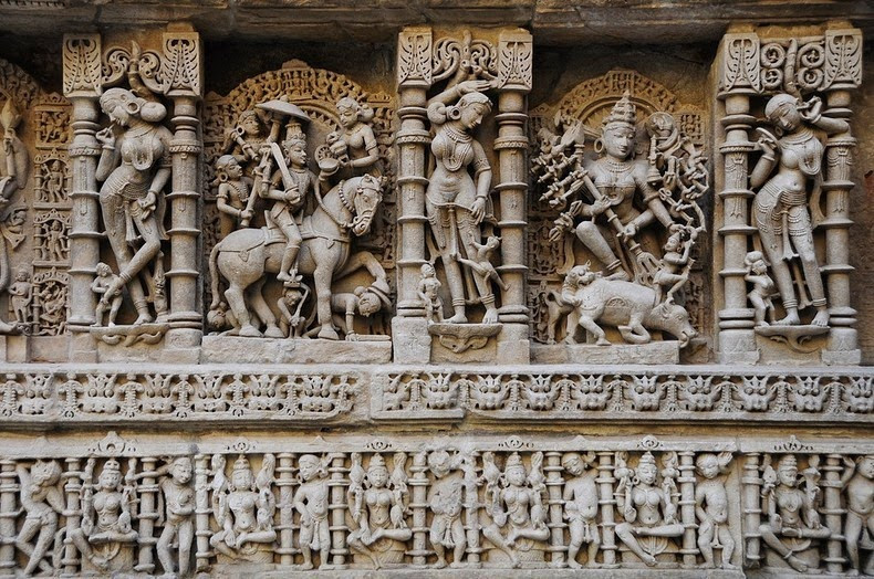 Những người thợ có tay nghề cao đã xây dựng nên ngôi đền Rani Ki Vav có 7 tầng ngầm với chiều dài 64m, rộng 20m và sâu 27m.