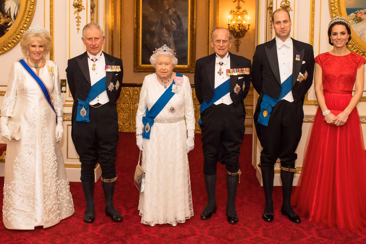 Theo các chuyên gia, các thành viên Hoàng gia Anh có một số lựa chọn tên họ của mình. Cụ thể, các thành viên từng sử dụng tên riêng cùng với tên triều đại của mình.