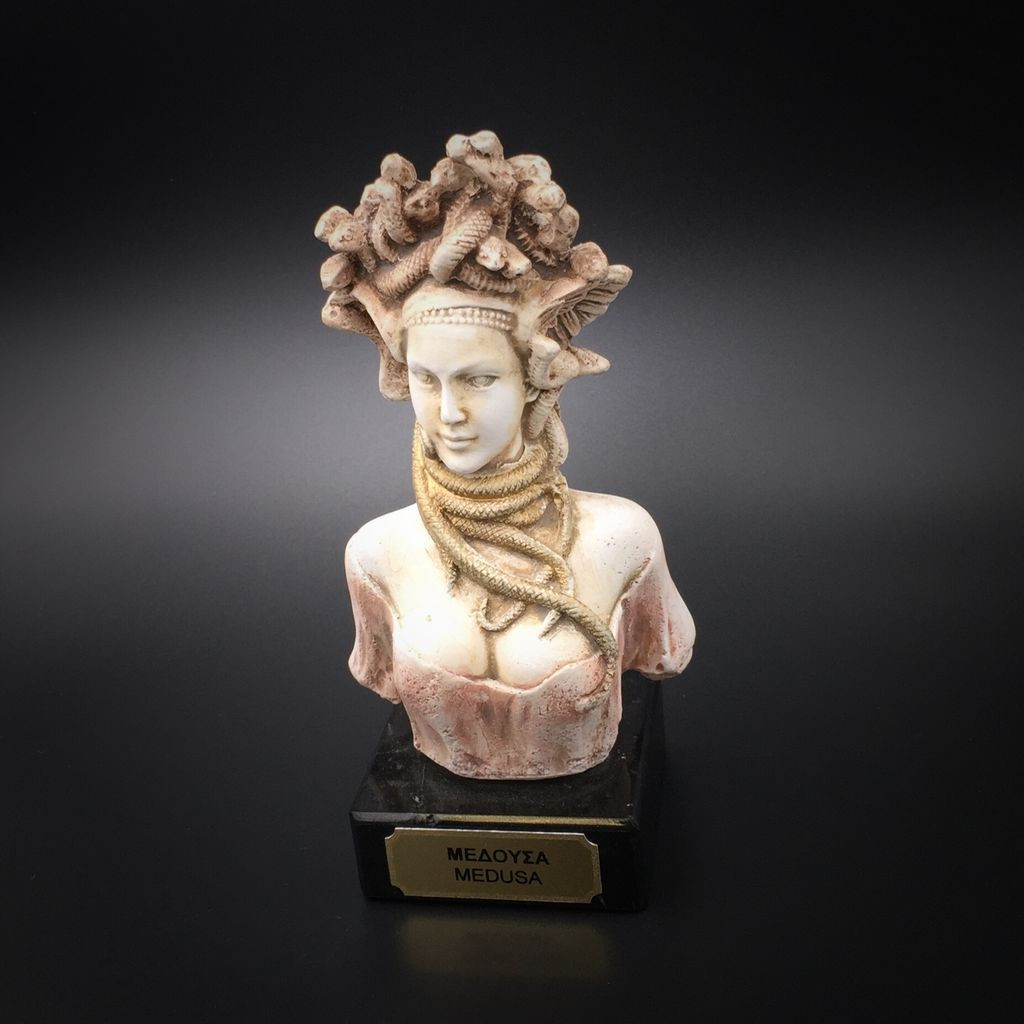 Dù là nữ thần tóc rắn vô cùng đáng sợ nhưng người dân Hy Lạp thời cổ đại sử dụng đầu Medusa làm bùa hộ mệnh để xua đuổi quỷ dữ.