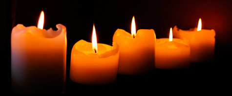 Một cách giải thích được nhiều người ủng hộ là "hiệu ứng sợi bấc" khiến một số người bình thường tự bốc cháy đến chết.