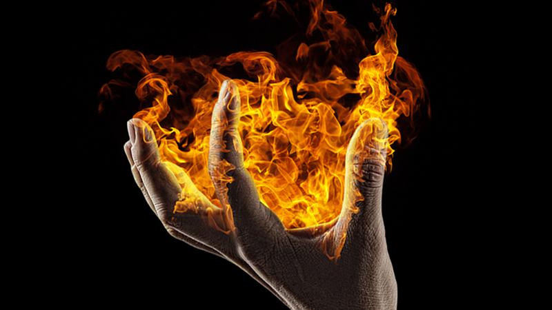 Đến năm 1951, một trường hợp tự bốc cháy thành tro khác gây rúng động dư luận. Nạn nhân là góa phụ Mary Reeser ở St. Petersburg, Florida, Mỹ. Cảnh sát phát hiện thi thể bà Reeser bị cháy rụi cùng với chiếc ghế bành mà bà ngồi.