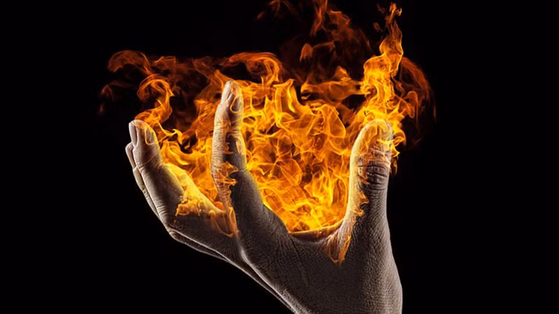 Đến năm 1951, một trường hợp tự bốc cháy thành tro khác gây rúng động dư luận. Nạn nhân là góa phụ Mary Reeser ở St. Petersburg, Florida, Mỹ. Cảnh sát phát hiện thi thể bà Reeser bị cháy rụi cùng với chiếc ghế bành mà bà ngồi.